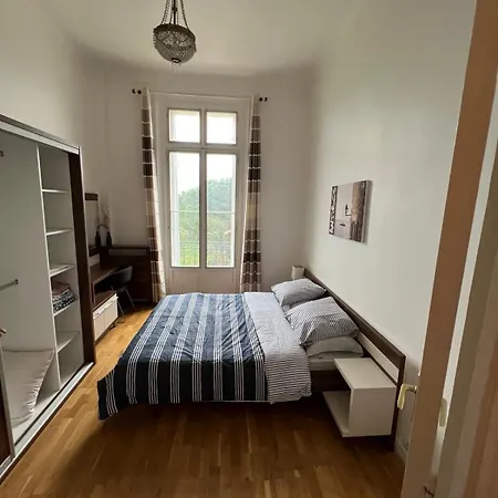 Apartment Monthly Walking Distance To Beach And Shops *